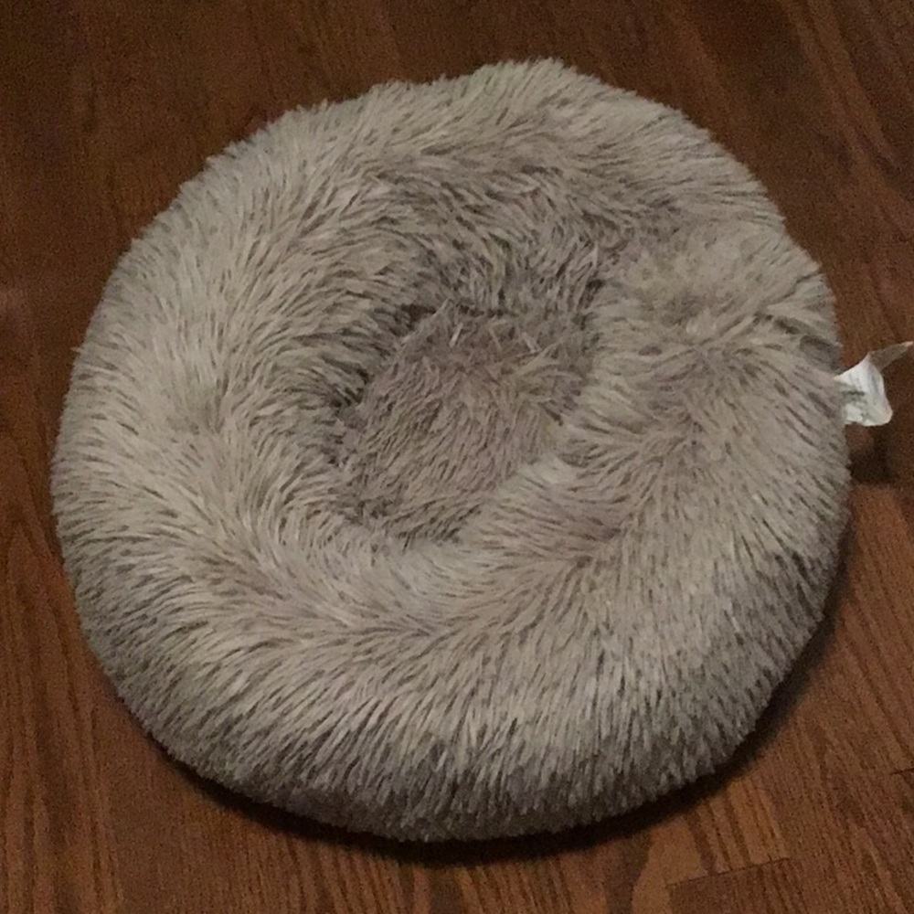 EUC Unused Calming Cat/Dog Bed in Taupe Grey